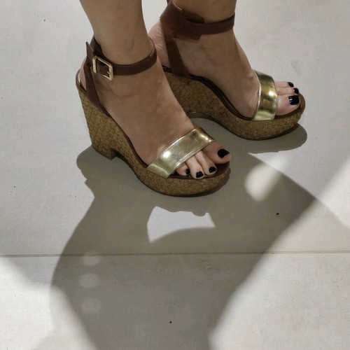 Vince Camuto platform sandals like new, leather straps, size 37, gold