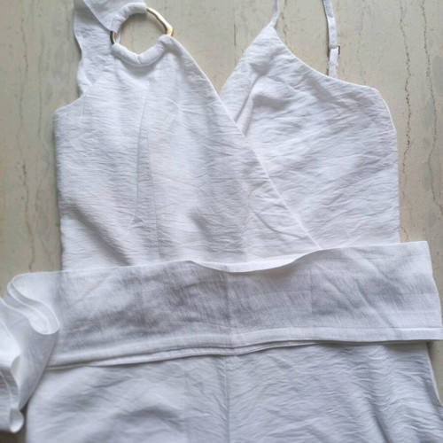 Le Vertige women's white jumpsuit size small like new with belt