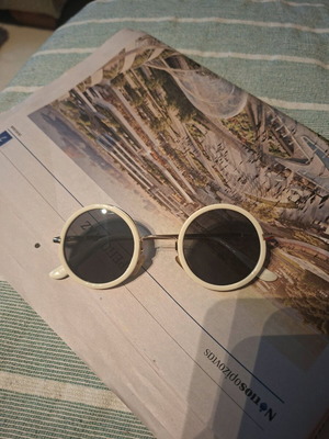 Sunglasses with UV400 protection CE like new, white
