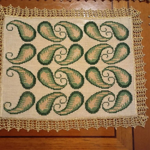 Handmade embroidery set with two small pieces, like new