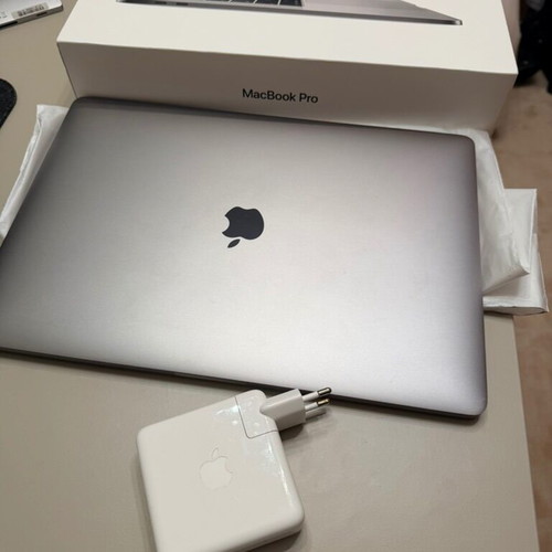 Apple MacBook Pro 15" (2016) i7 16GB RAM 256GB SSD used, with box