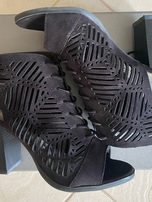 SUMMER BOOTIES