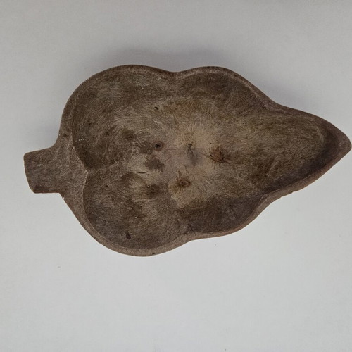Decorative leaf-shaped ornament like new
