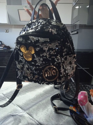 Τσάντα πλάτης μεταχειρισμένη με παγιέτες μικρού μεγέθους μαύρη