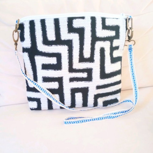 Meander shoulder bag new, handmade with zipper