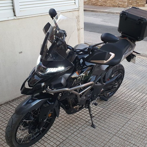 Zontes 350 T2 2023 motorcycle like new with central luggage box