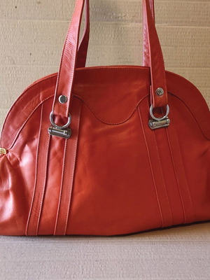 Vintage leather handbag used, peach color, early 70s