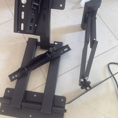 TV mounts like new
