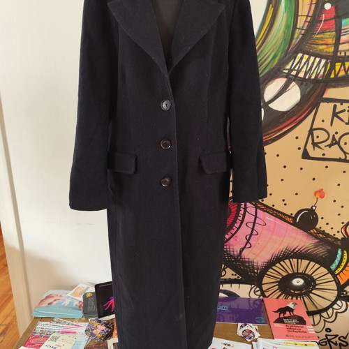 Classic women's coat size L but fits S, black, new