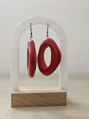Dangling earrings in red stainless steel