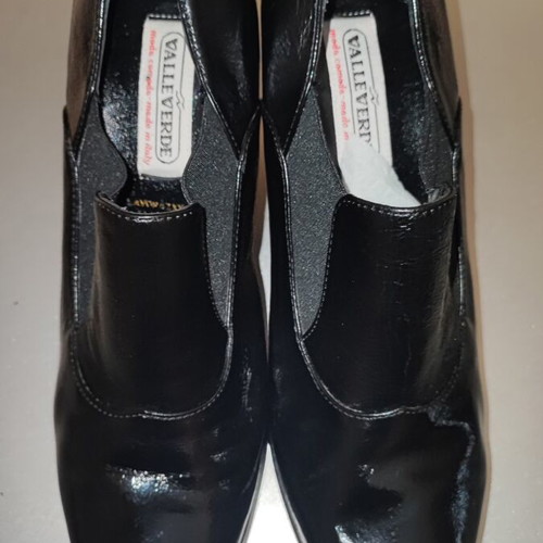 Patent leather black pumps used, size 37.5