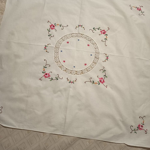 Handmade vintage cotton tablecloth 80x80 with lace and embroidery like new