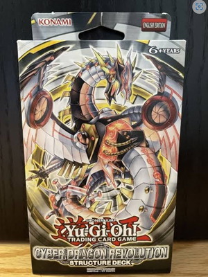 Structure Deck Cyber Dragon Revolution μεταχειρισμένο με επίσημους οδηγούς και playmat