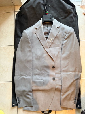 Antonio Miro Collection suit No48 light grey silver like new