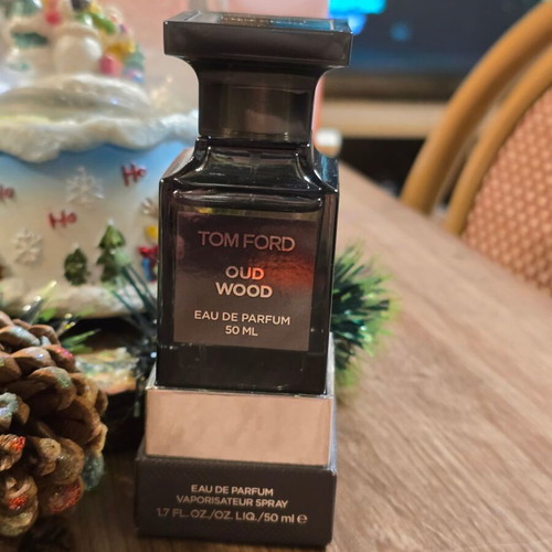 Tom Ford Private Blend Oud Wood 50ml Eau De Parfum used unisex