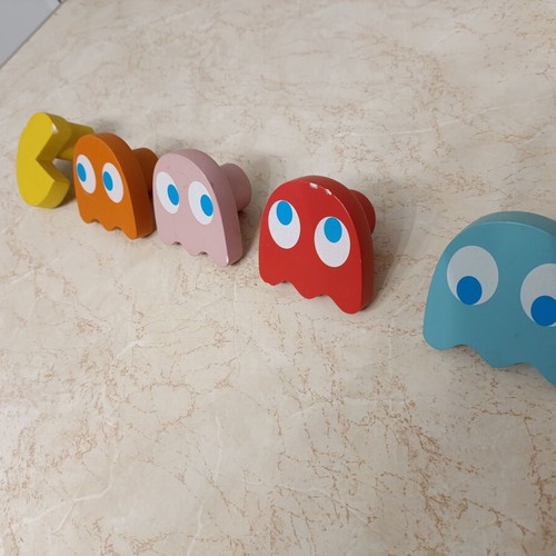 Pac-Man hanger used with ghost design