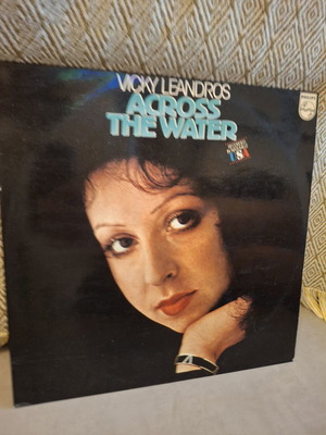 Vicky Leandros Across The Water LP αυθεντικό ελληνικό βινύλιο 1975, σαν καινούργιο, pop