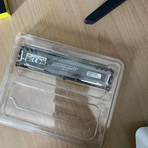Micron 8GB DDR4 RAM 2400MHz