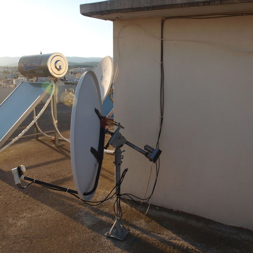 Complete satellite installation with VUSolo2 receiver, Toroidal T90 dish and 1.05m motorized dish