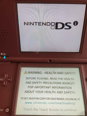 Nintendo DSI XL like new with stylus and charger