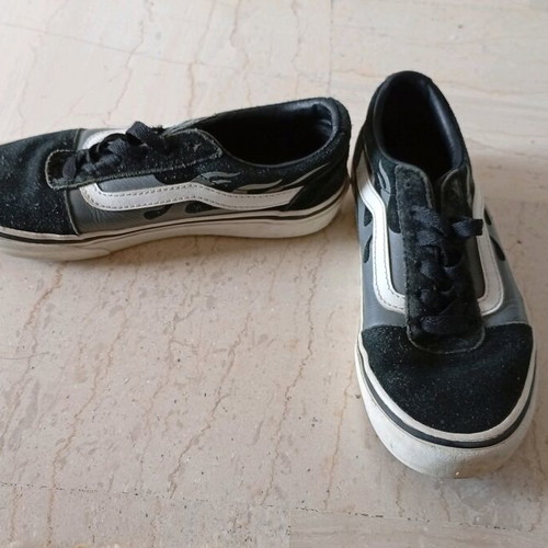 Vans shoes size 32 used in good condition