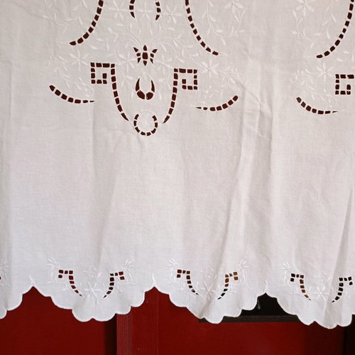 Cut white curtain used with scalloped edge 1.45x1.20
