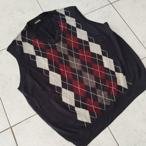 Sleeveless sweater used, size 5, black