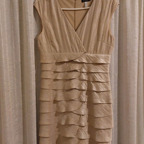 Evening dress sleeveless V-neck beige size L like new