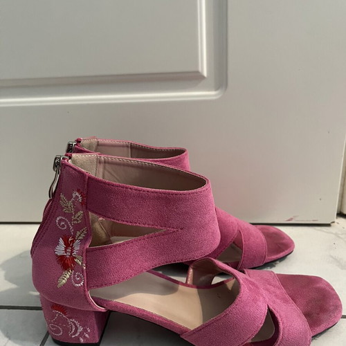 Embroidered pink sandals used, size 38, with back zipper