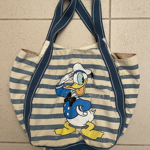 Disney shoulder beach bag like new with Donald Duck graphic