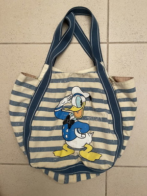 Disney shoulder beach bag like new with Donald Duck graphic