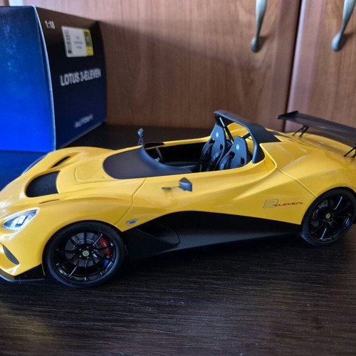 Lotus 3 Eleven Autoart model 1/18 new, yellow metallic