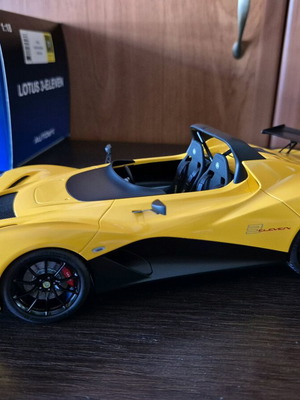 Lotus 3 Eleven Autoart model 1/18 new, yellow metallic