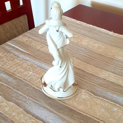 Porcelain figure of a woman with gold details, like new