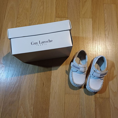 Guy Laroche leather shoes for boys white size 22 like new