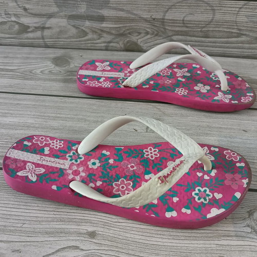 Ipanema Brasil flip flops size 33.5, pink floral