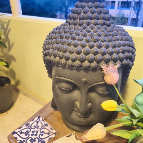 Buddha statue XL like new, plaster floor decoration