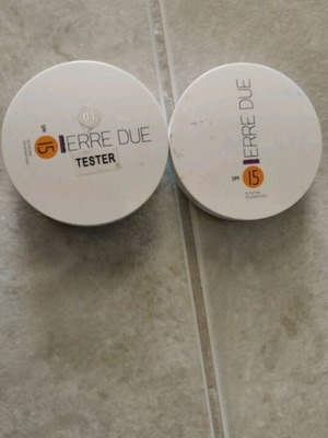 Erre Due matte cream powders with spf, like new, 2 pieces