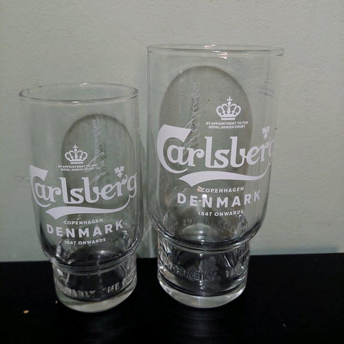 Carlsberg pint beer glass set like new, collectible