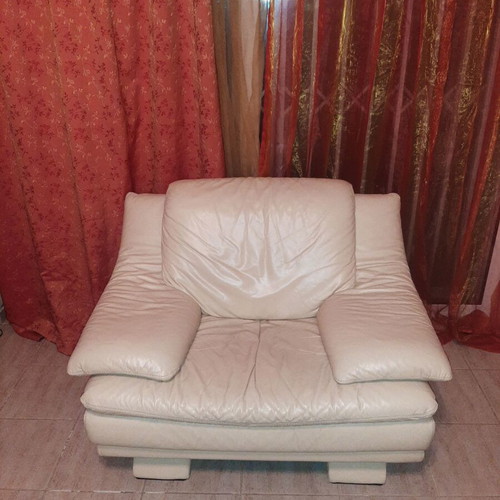 Armchair like new, beige leather, spacious and comfortable