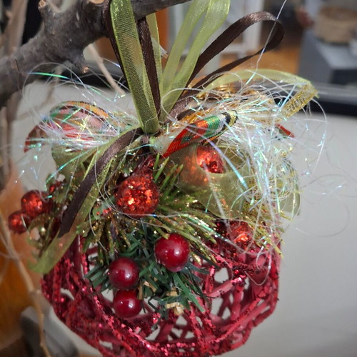 Handmade Christmas rattan balls, red and gold, set of 2