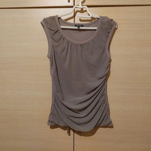 More & More khaki women's sleeveless top Size Medium like new