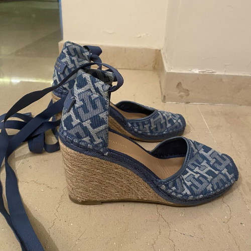 Tommy Hilfiger Monogram Denim Espadrille Wedges like new, blue and beige