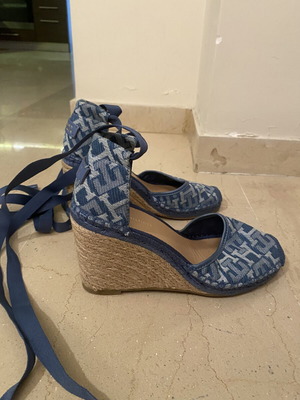 Tommy Hilfiger Monogram Denim Espadrille Wedges like new, blue and beige