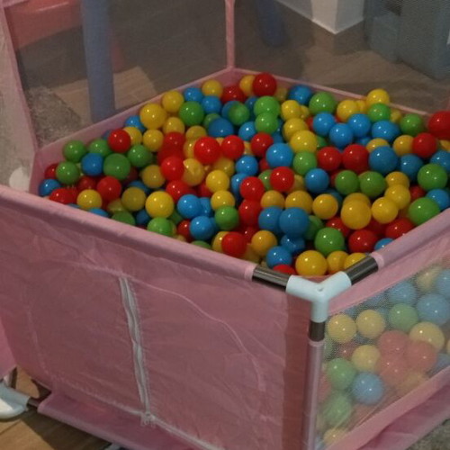 Playpen with balls like new, 500 balls, Φ110cm