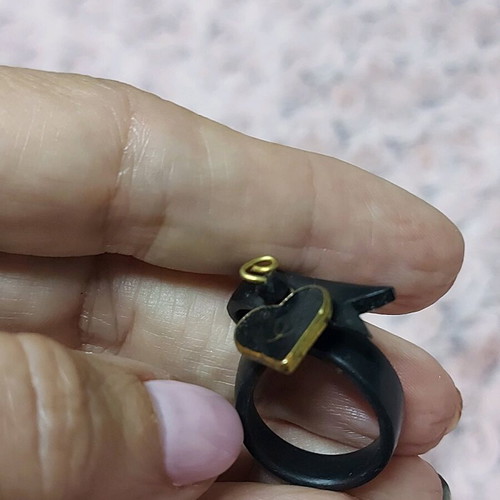 Black ring like new