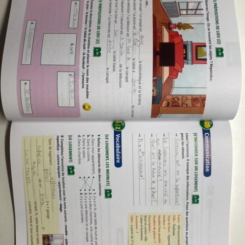 À la une A1 French books used, set of 2