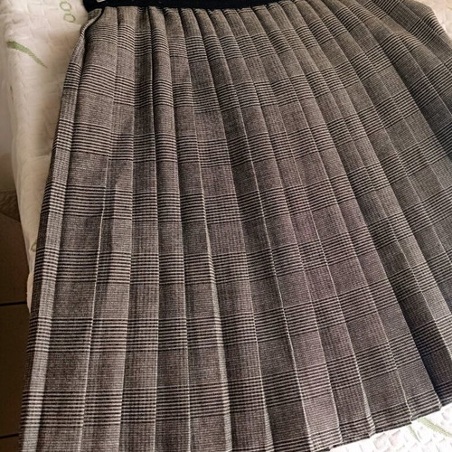 Chic gray plaid pleated skirt like new, size S