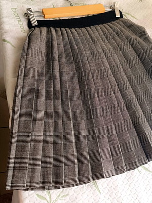 Chic gray plaid pleated skirt like new, size S