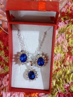 Jewelry set earrings pendant new with adjustable chain
